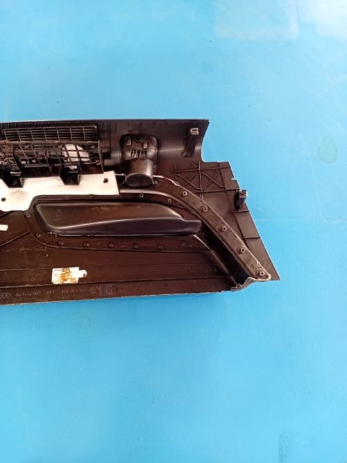 DOOR TRIM BELAKANG KANAN AUDI Q7..,.