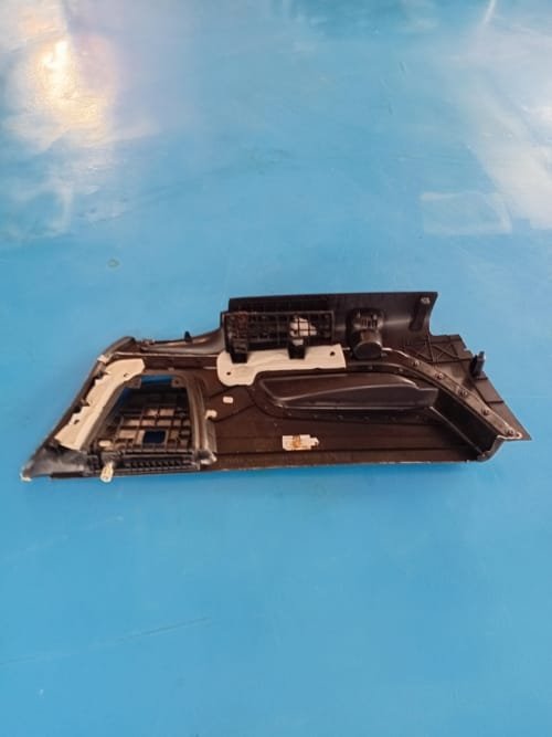DOOR TRIM BELAKANG KANAN AUDI Q7,.