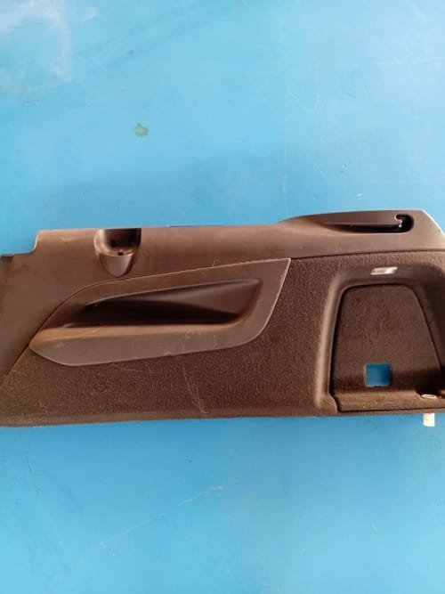 DOOR TRIM BELAKANG KANAN AUDI Q7.