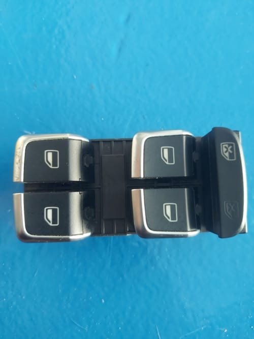 SWITCH POWER WINDOW KANAN DEPAN VW MK6.